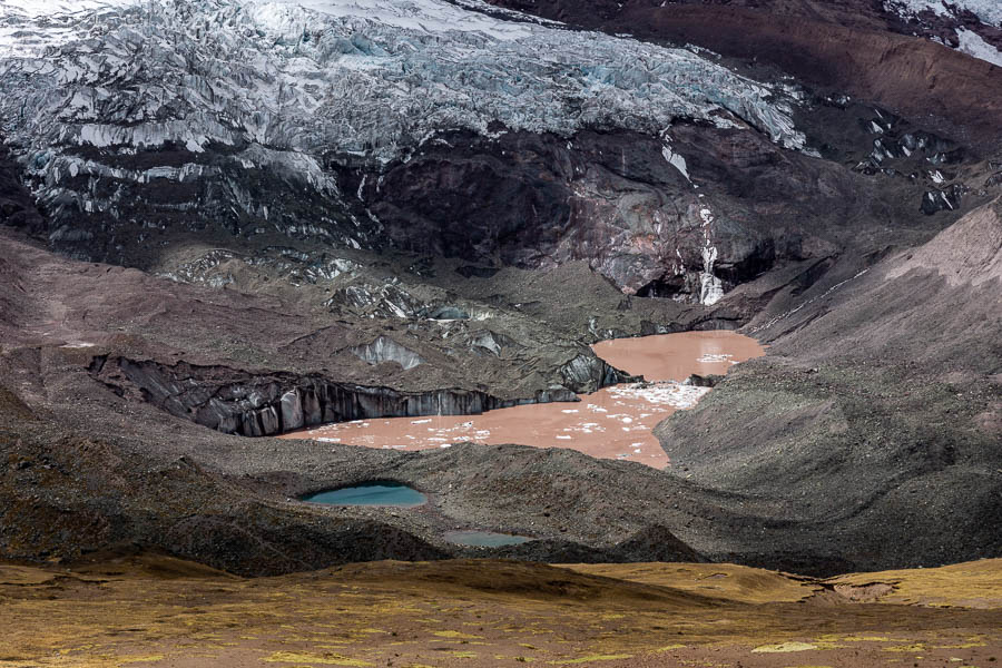 Glacier de l'Ausangate et lacs rouges et bleus