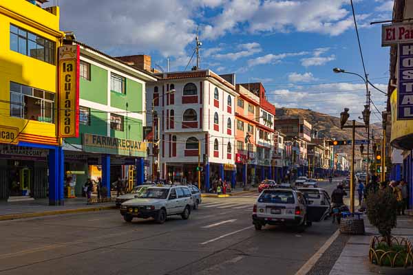 Huaraz : rue Mariscal Luzuriaga