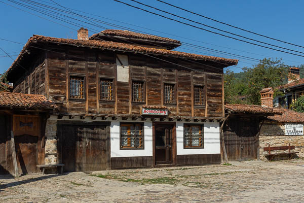 Koprivchtitsa : maison en bois