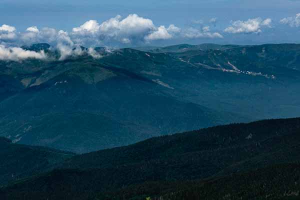 Mont Petros : vue ouest vers Dragobrat