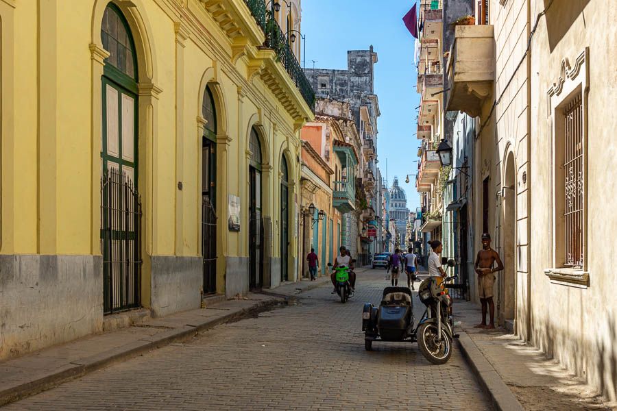 Rue de la vieille Havane : vers le Capitole