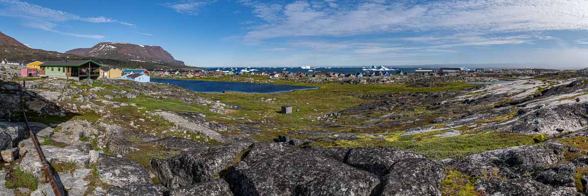 Qeqertarsuaq : étang et village