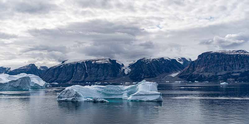 Fjord d'Uummannaq : péninsule Nuussuaq, icebergs