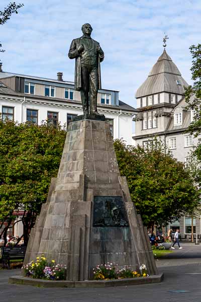 Reykjavik, Austurvöllur : statue de Jon Sigurðsson
