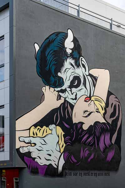 Reykjavik, Laugavegur : « Bend Embrace » par D*Face