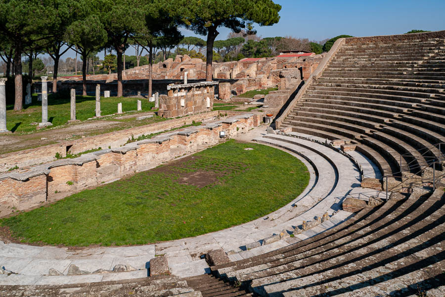Ostia Antica : théâtre