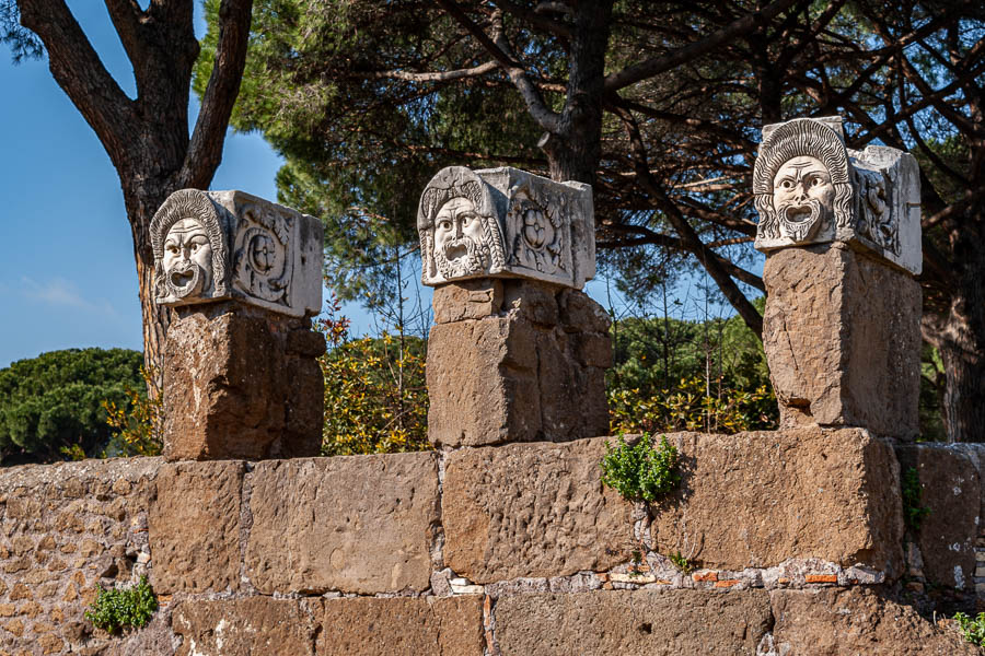 Ostia Antica : théâtre, masques
