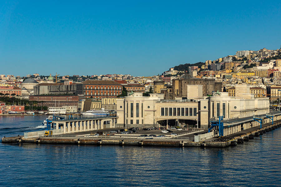 Port de Naples : gare maritime