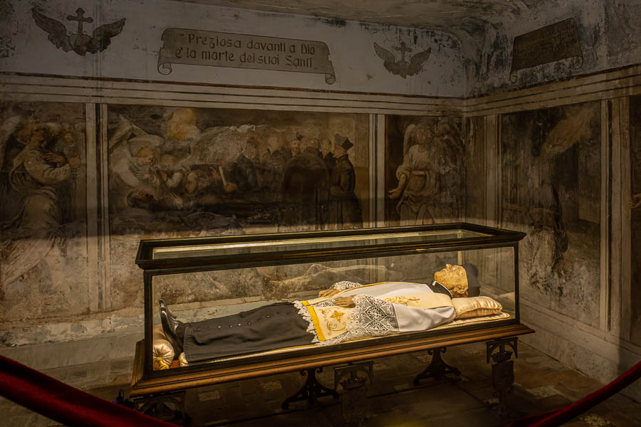 Naples, crypte de San Paolo : momie