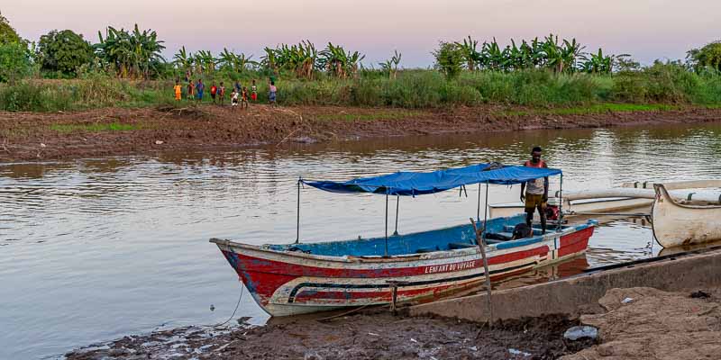 Belo-sur-Tsiribihina : barque