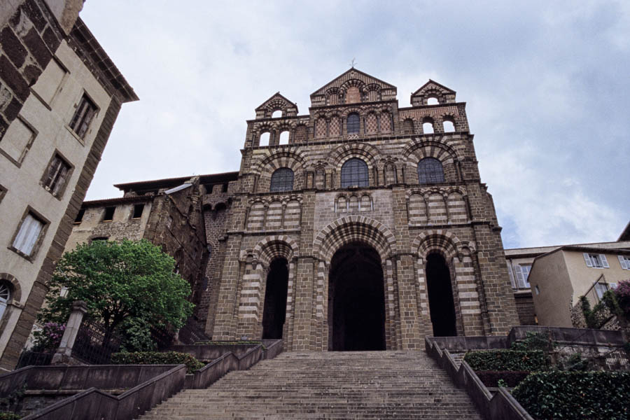 Le Puy-en-Velay : façade de la cathédrale