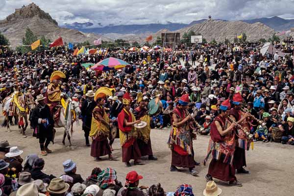 Festival de Gyantse : défilé, moines