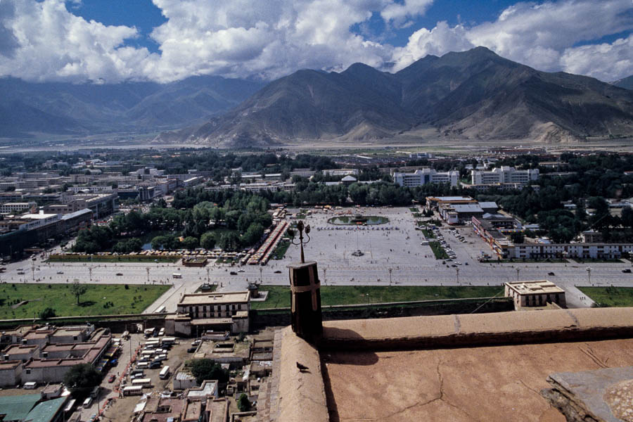Lhasa : Potala, grande place