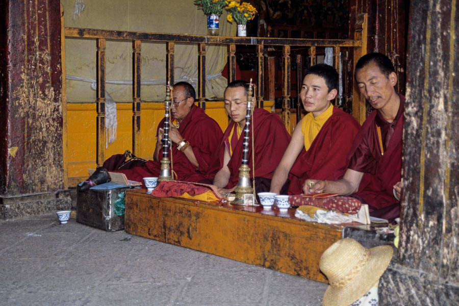 Lhasa : Jokhang, moines