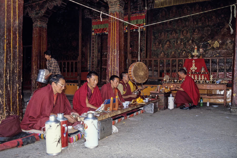 Lhasa : Jokhang, moines
