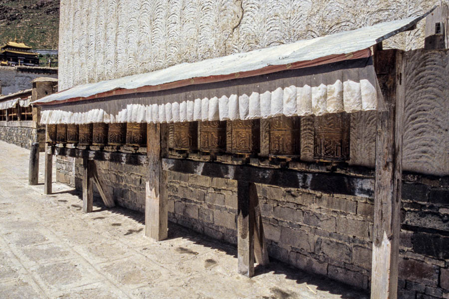 Shigatse : monastère de Tashilhunpo, moulins à prières