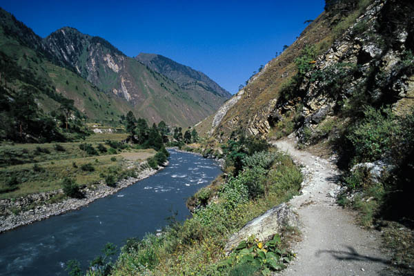 Thuli Bheri entre Dunai et Tarakot