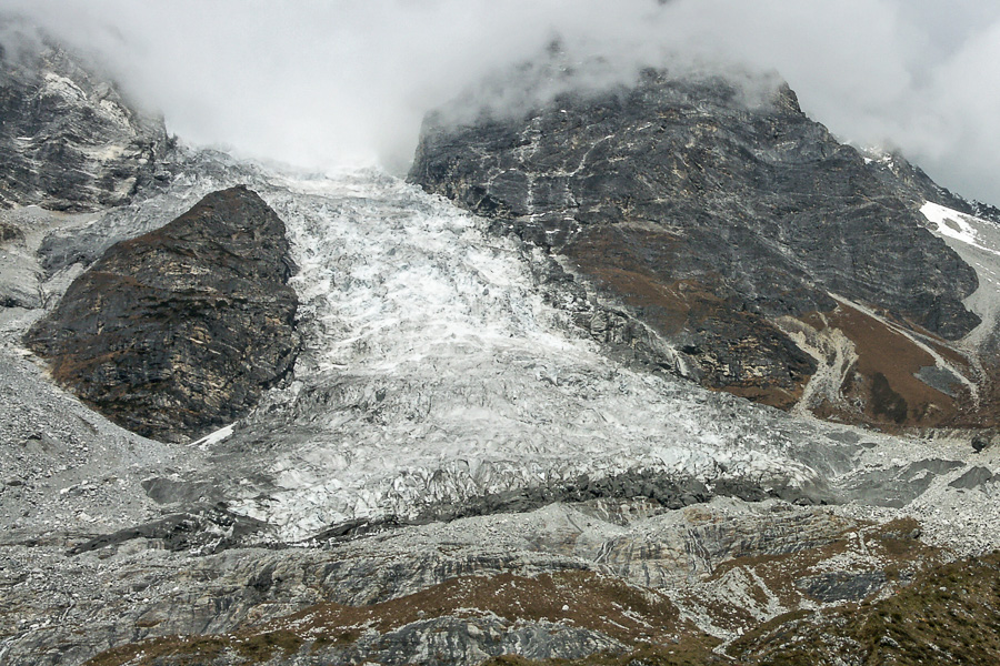 Cascade de glace du Kyimoshung