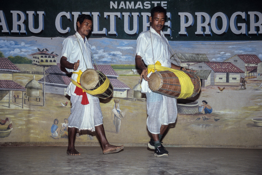 Spectacle culturel tharu : tambours