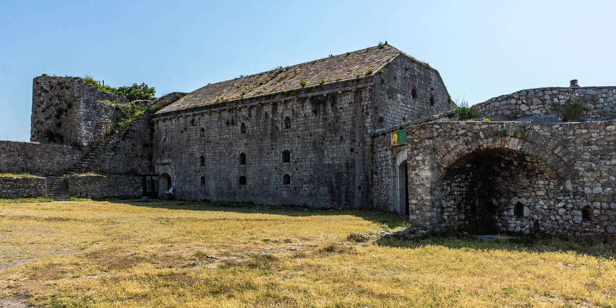 Shkodra : citadelle de Rozafa