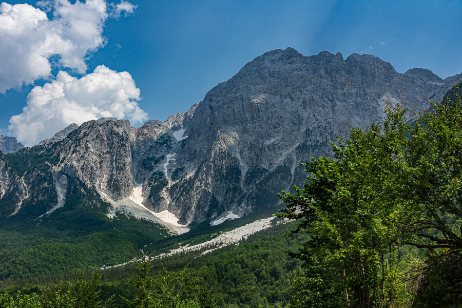 Valbona : maja Zhaporës, 2561 m