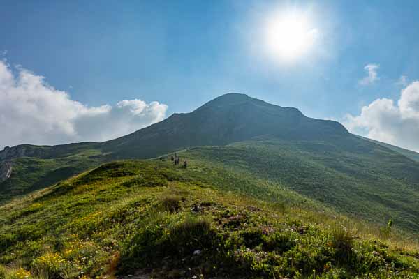 Col, vue vers le Tromeda, sommet des trois frontières