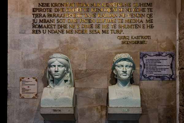 Musée Skanderberg : Teuta et Pirro (Pyrrhus)