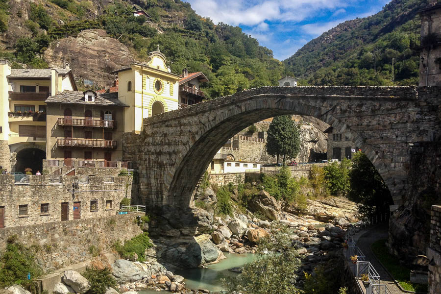 Pont-Saint-Martin : pont romain