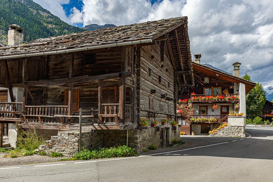 Gressoney-Saint-Jean, 1400 m : vieille maison