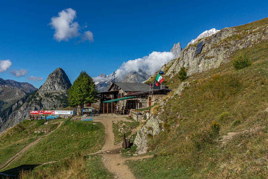 Refuge Bertone, 1989 m