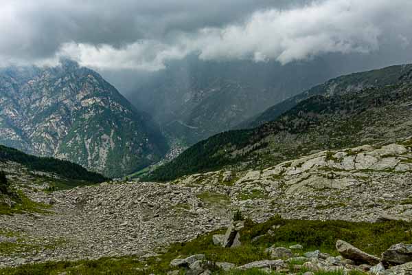 Crenna dou Leui, 2340 m : vue nord, en bas Gaby