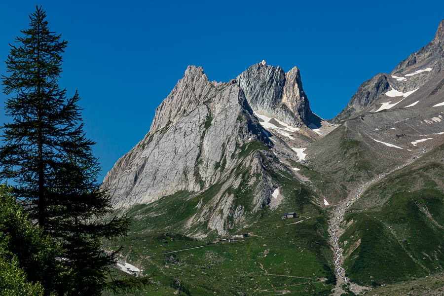 Pyramides Calcaires et refuge Elisabetta