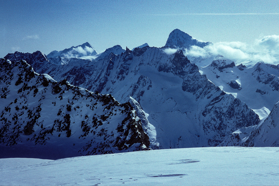 Zinalrothorn, 4221 m, et dent Blanche, 4358 m