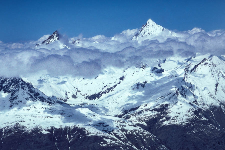 Sommet du Breithorn : Zinalrothorn, 4221 m, et Weisshorn, 4506 m