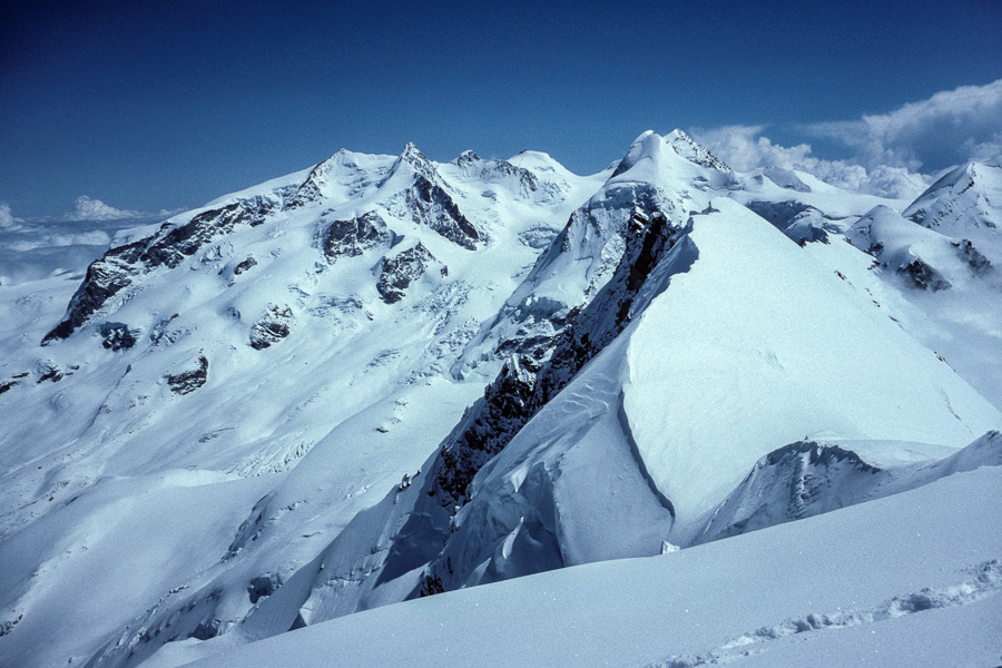 Sommet du Breithorn : mont Rose, 4634 m, Lyskamm, 4527 m, Pollux, 4092 m, et Castor, 4228 m