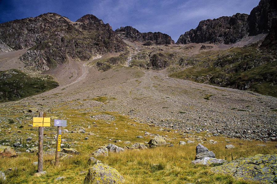 Cabane du Clot : vue vers le pas de l'Olan