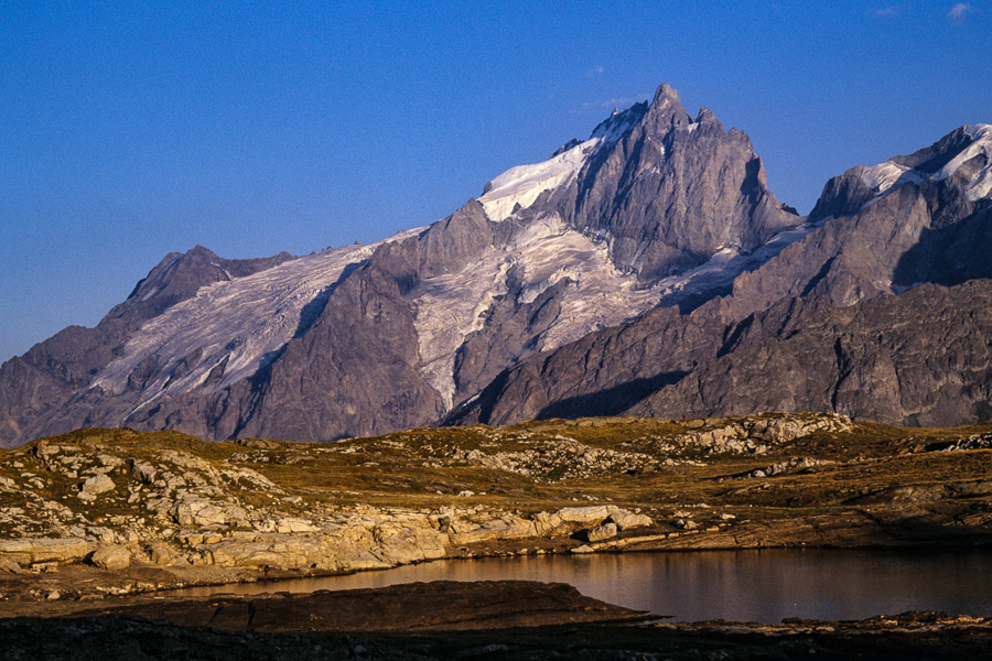 Lac Noir et Meije au coucher du soleil