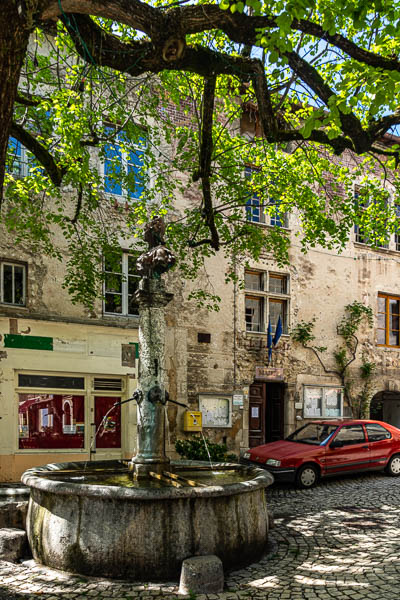 Mairie et fontaine