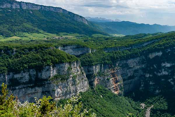 Pas du Ranc : cascade et St-Julien-en-Vercors