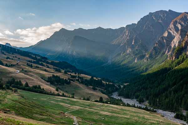 Vallée de Saint-Véran au lever du jour