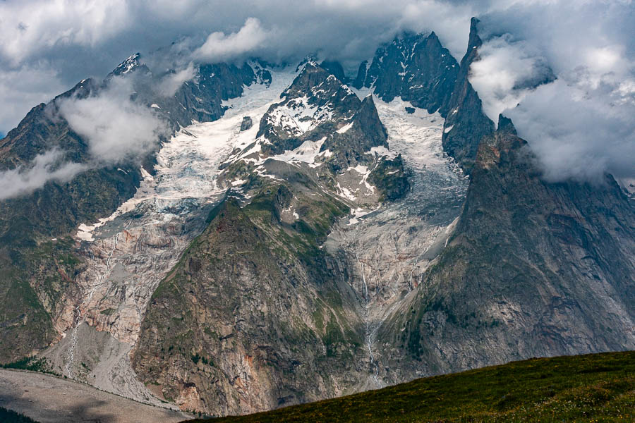 Glaciers du Brouillard et de Frêney, refuge Monzino