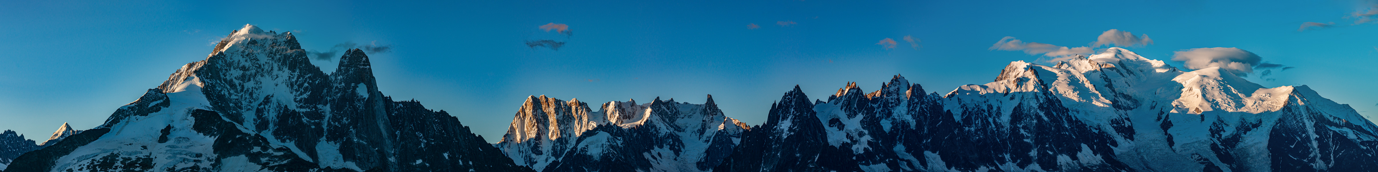 Panorama du massif du Mont-Blanc