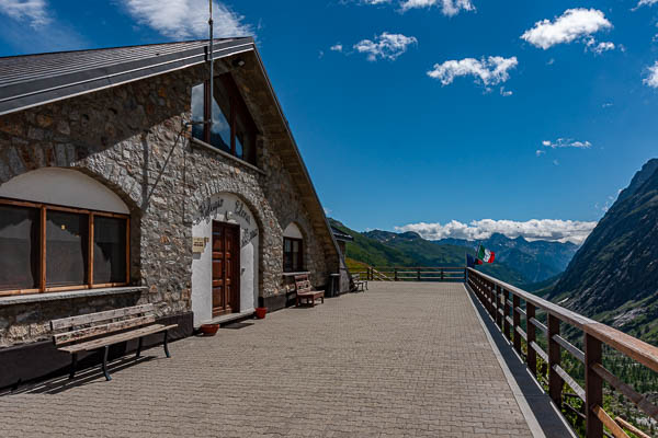 Refuge Elena, 2062 m