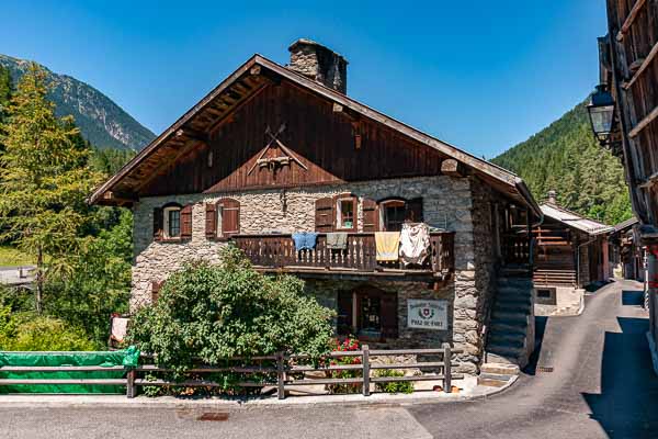 Praz-de-Fort, 1151 m : douane suisse