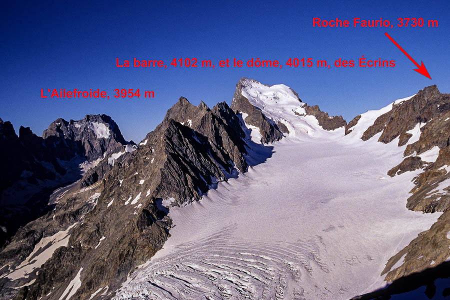 Sommet du pic du Glacier d'Arsine : glacier Blanc, barre et dôme des Écrins, Roche Faurio