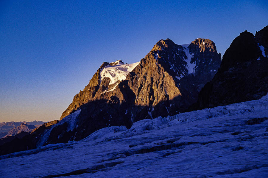 Mont Pelvoux, 3943 m, au lever du jour