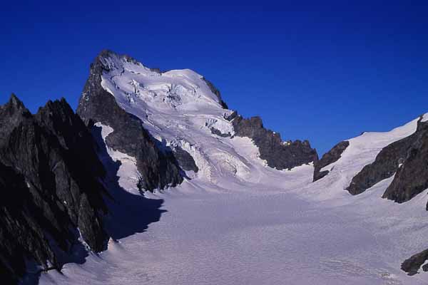 La barre, 4102 m, et le dôme, 4015 m, des Écrins