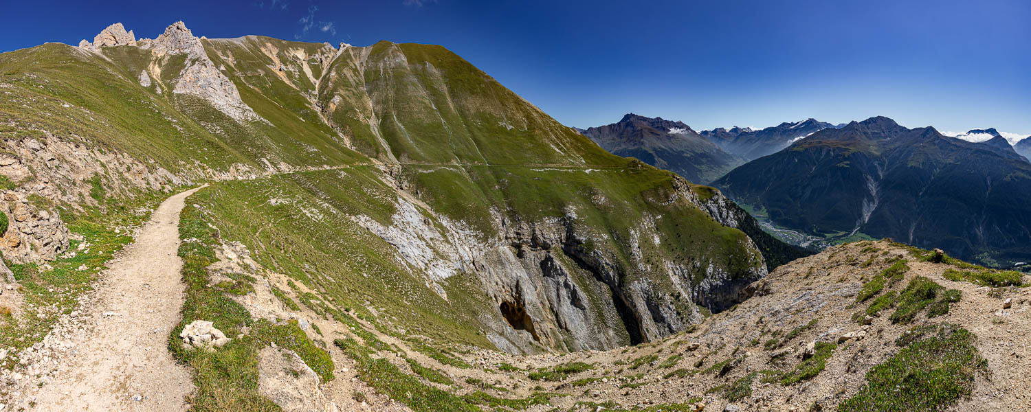 Sentier au-dessus de Sardières