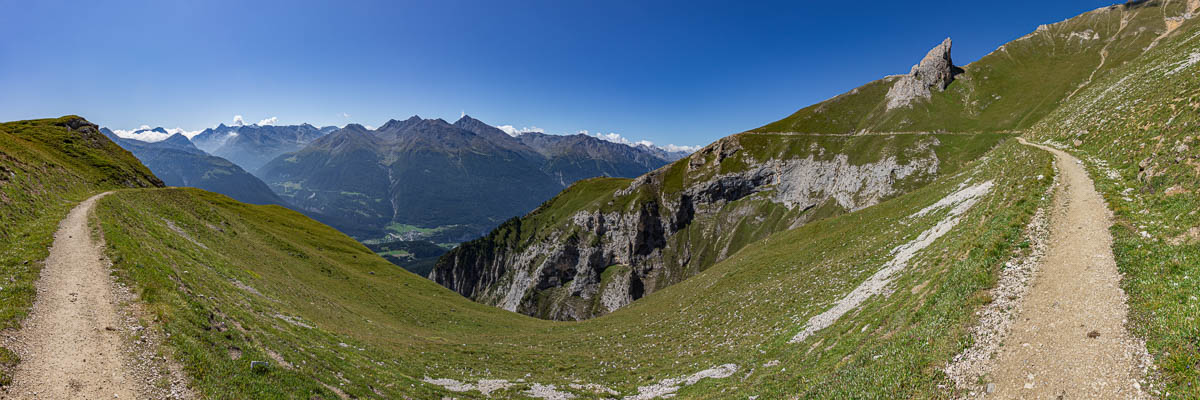 Sentier au-dessus de Sardières