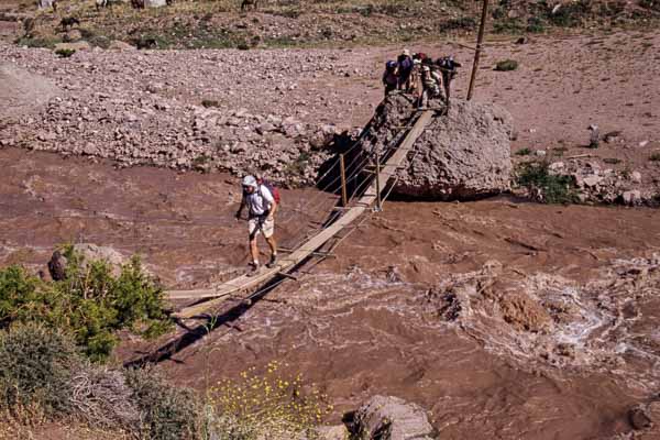 Pont suspendu sur le rio Horcones